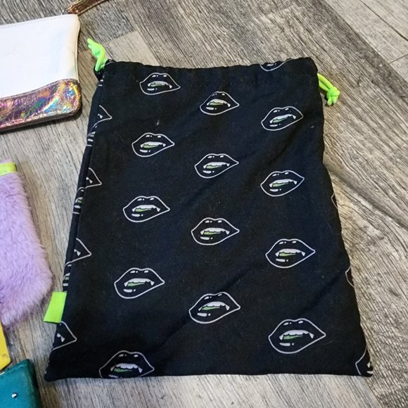 6 Ipsy Bags - Picture 4 of 7